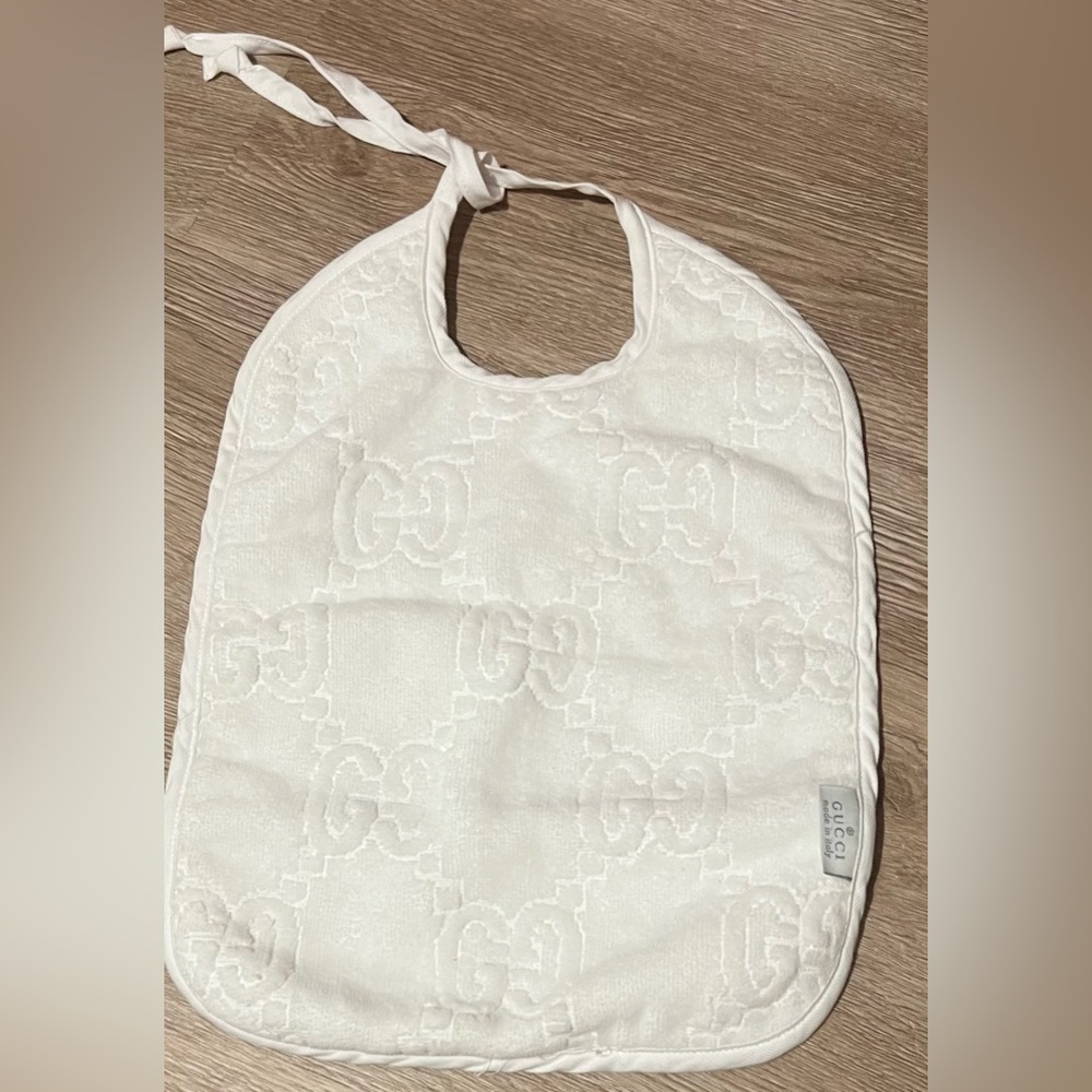 Gucci baby bib
